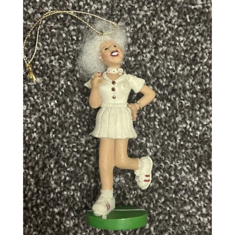 Lady golfer ornament 